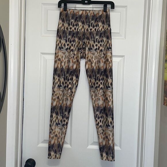 ✨Onzie Leopard Print high waist leggings - Picture 1 of 5